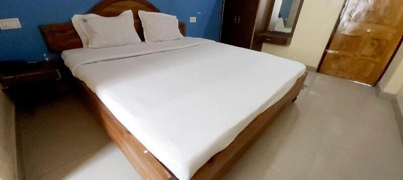 SPOT ON 80624 Hotel Niladri Complex Puri Exterior foto