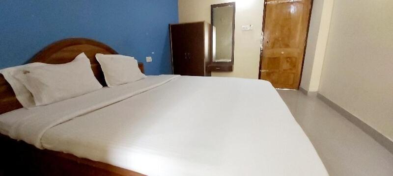 SPOT ON 80624 Hotel Niladri Complex Puri Exterior foto