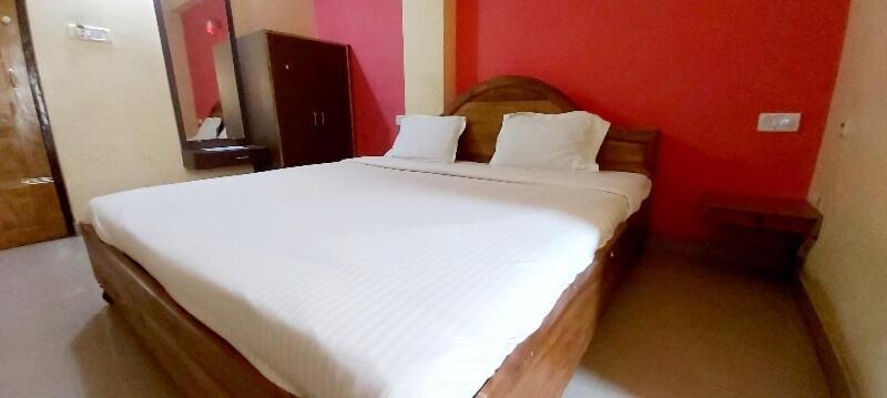 SPOT ON 80624 Hotel Niladri Complex Puri Exterior foto