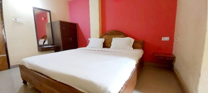 SPOT ON 80624 Hotel Niladri Complex Puri Exterior foto